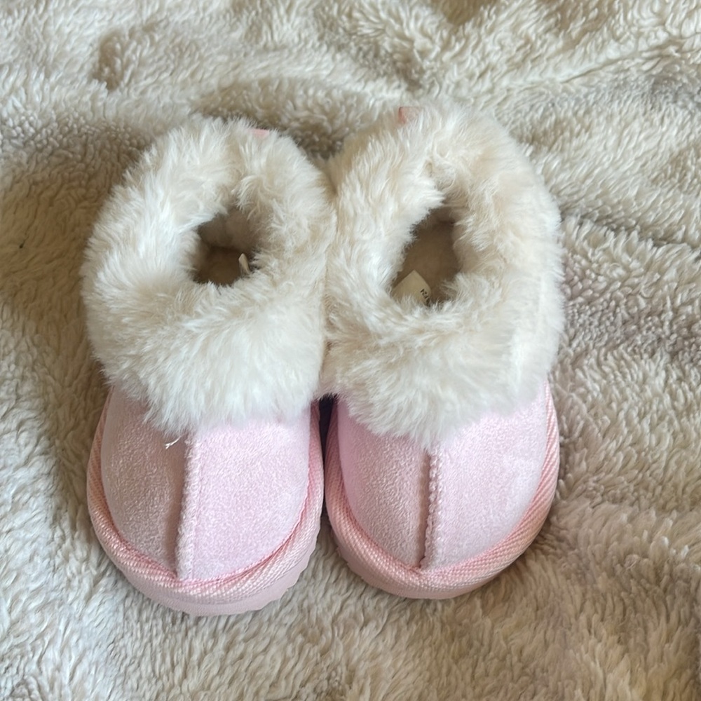 PINK UGGS SIZE 3